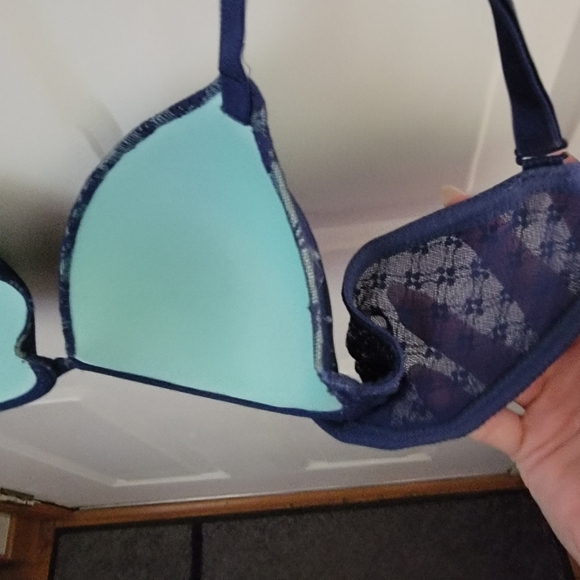 Navy blue over turquoise VS bra - Picture 4 of 4